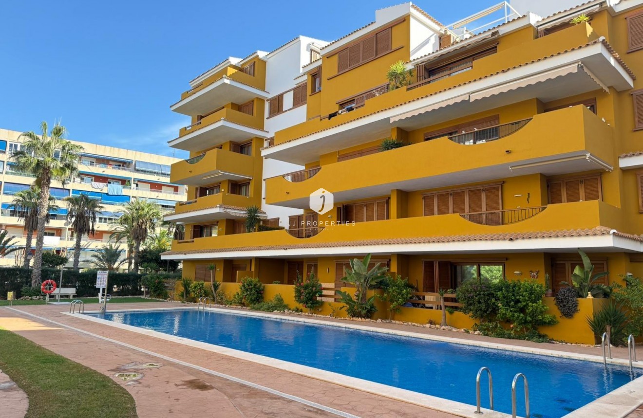 D'occasion - Appartement -
Torrevieja - Punta prima