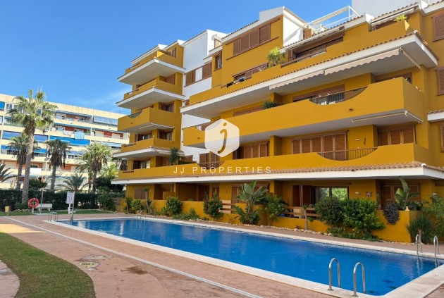 D'occasion - Appartement -
Torrevieja - Punta prima