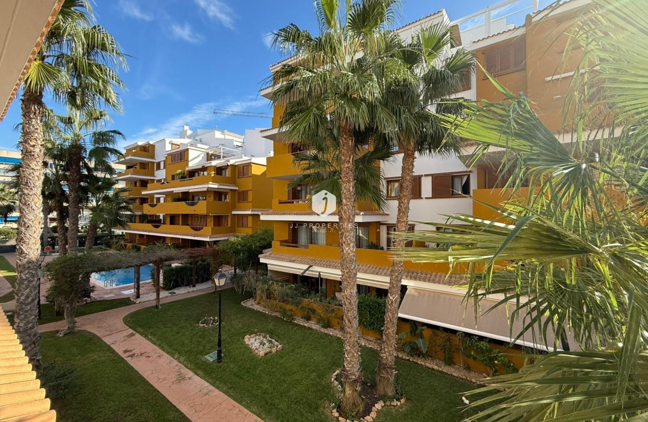 D'occasion - Appartement -
Torrevieja - Punta prima