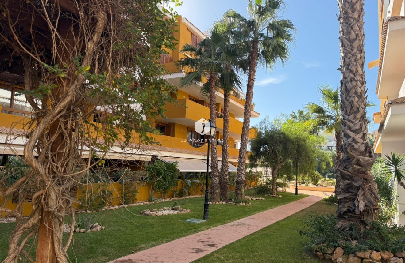 D'occasion - Appartement -
Torrevieja - Punta prima