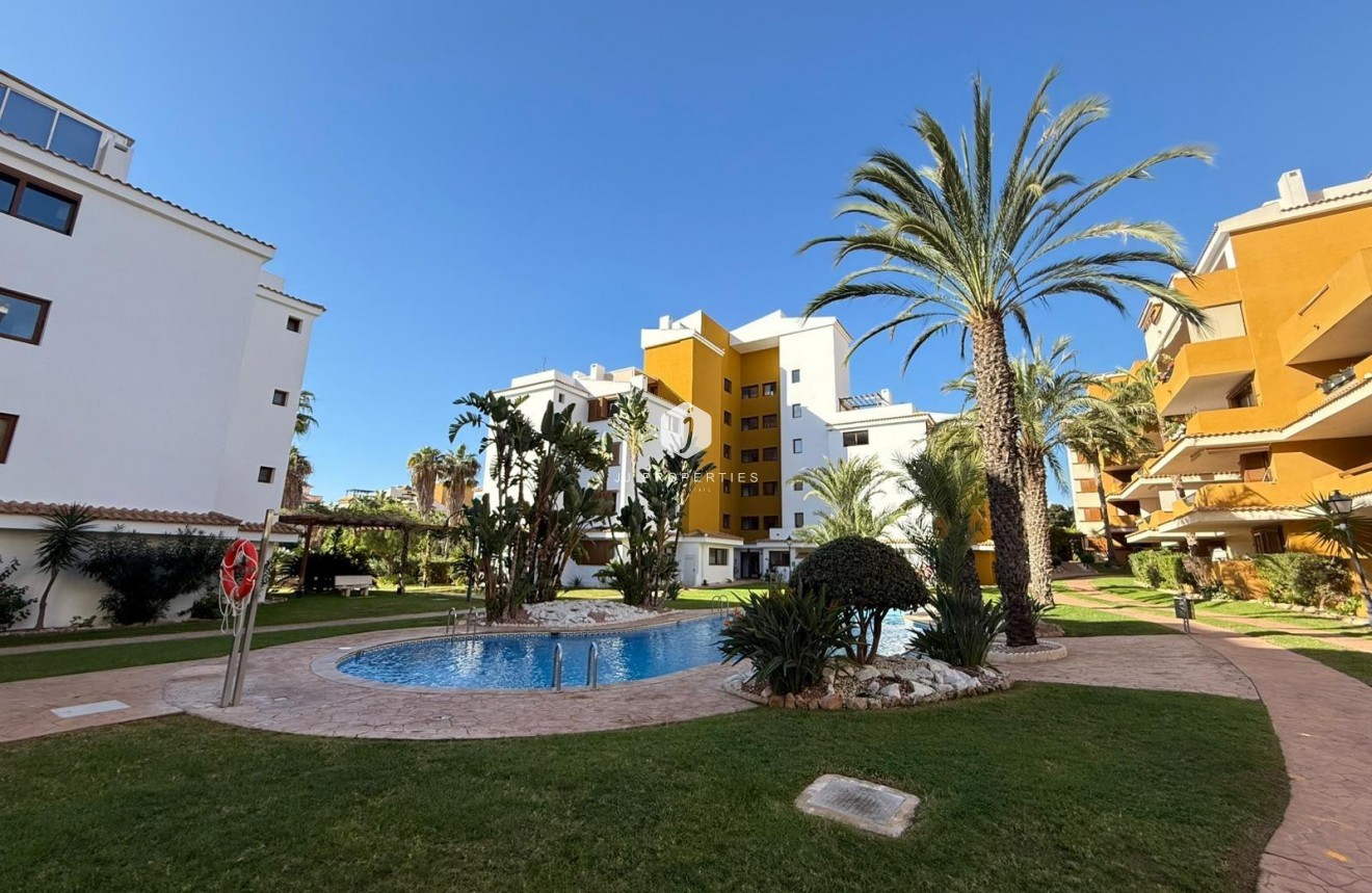D'occasion - Appartement -
Torrevieja - Punta prima