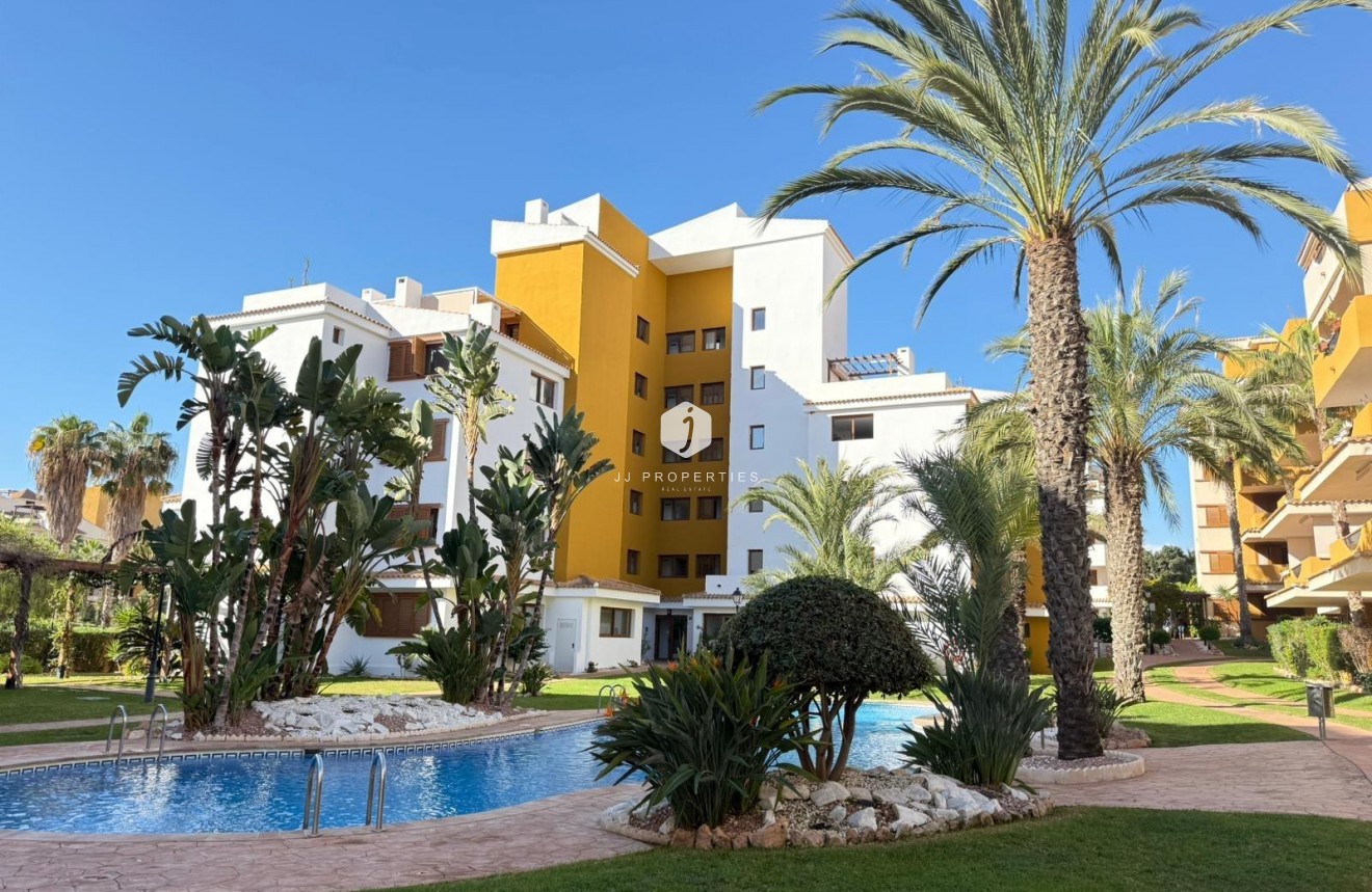 D'occasion - Appartement -
Torrevieja - Punta prima