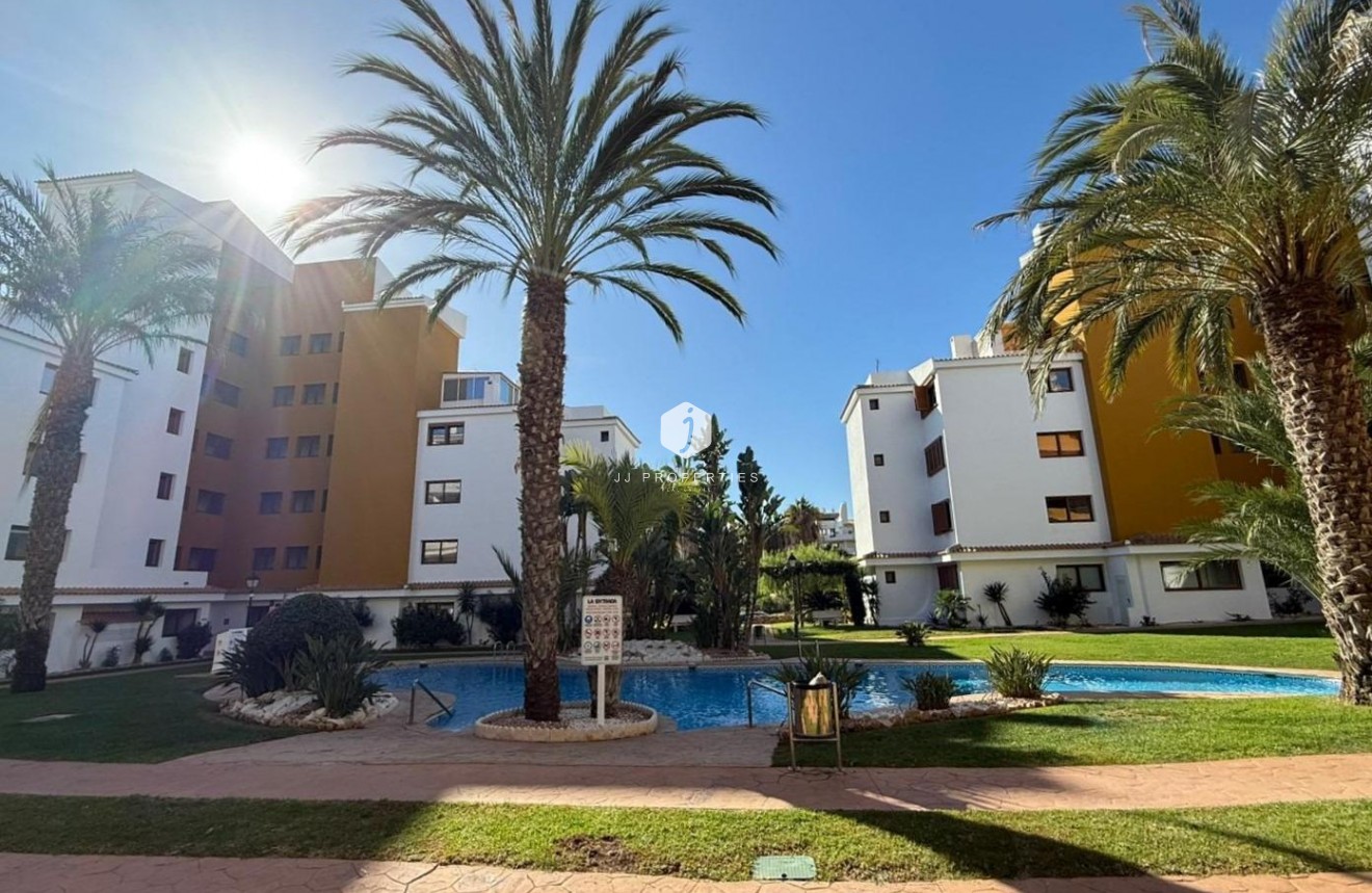 D'occasion - Appartement -
Torrevieja - Punta prima