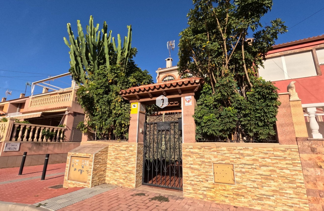 Tweedehands - Chalet -
Torrevieja - El Acequión - Los Náufragos