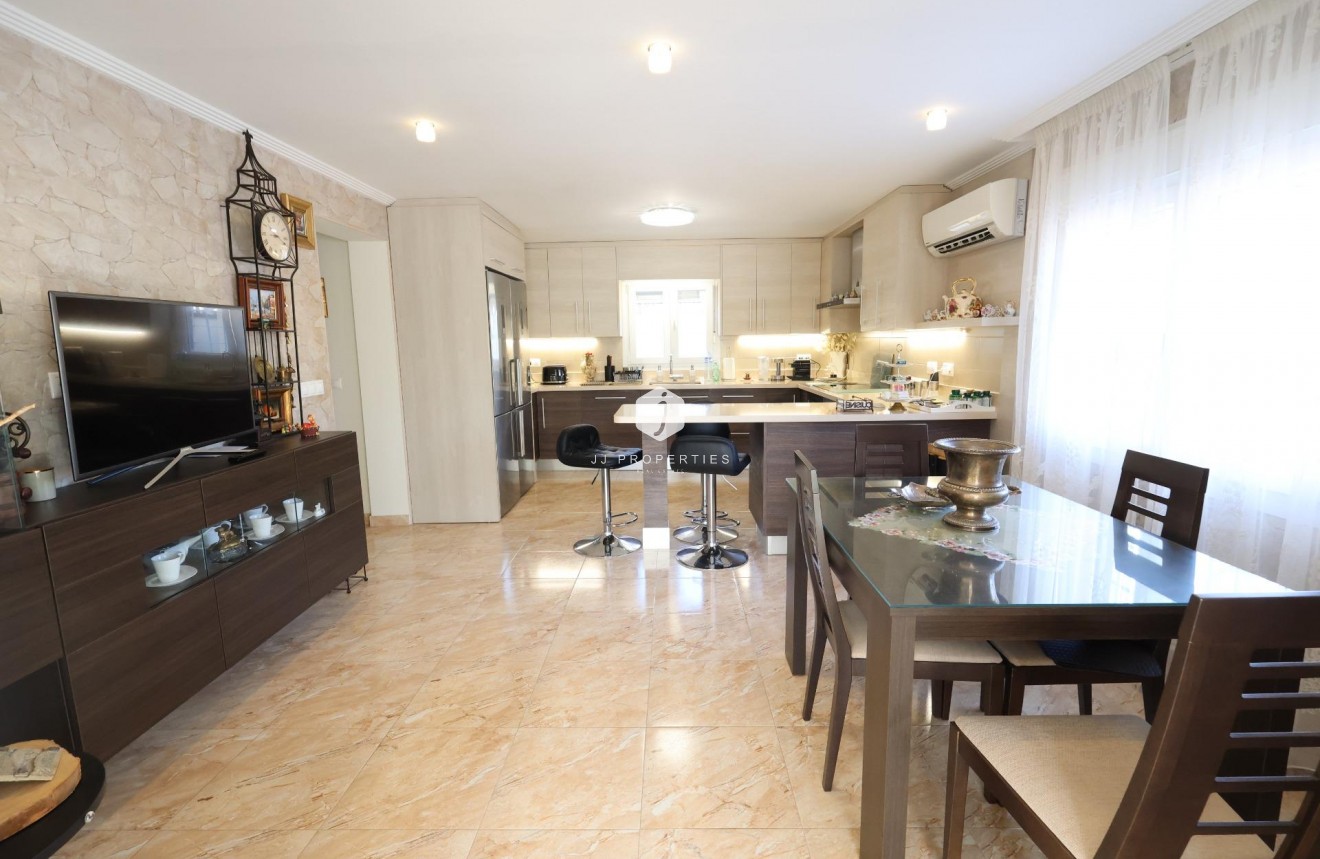D'occasion - Villa -
Torrevieja - Costa Blanca