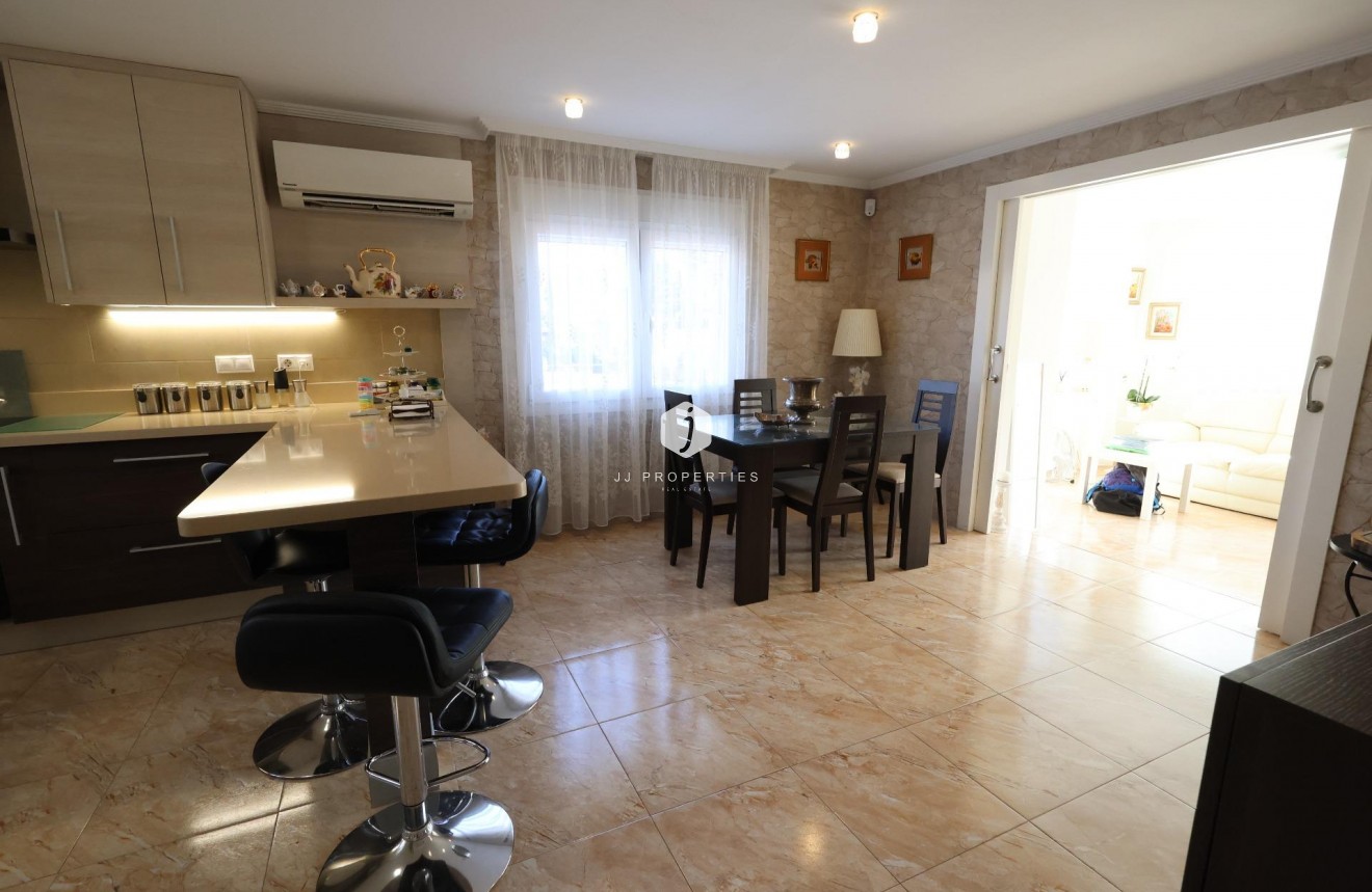 D'occasion - Villa -
Torrevieja - Costa Blanca