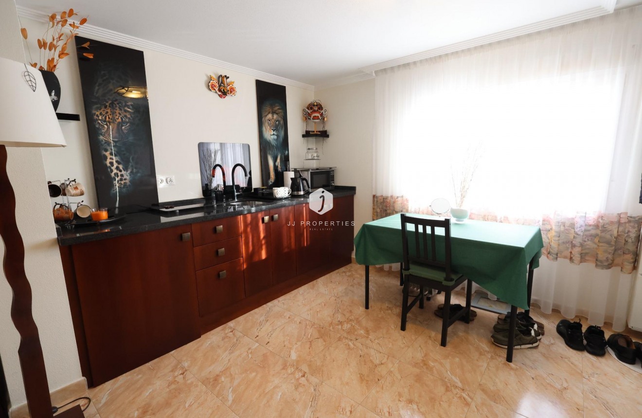 D'occasion - Villa -
Torrevieja - Costa Blanca