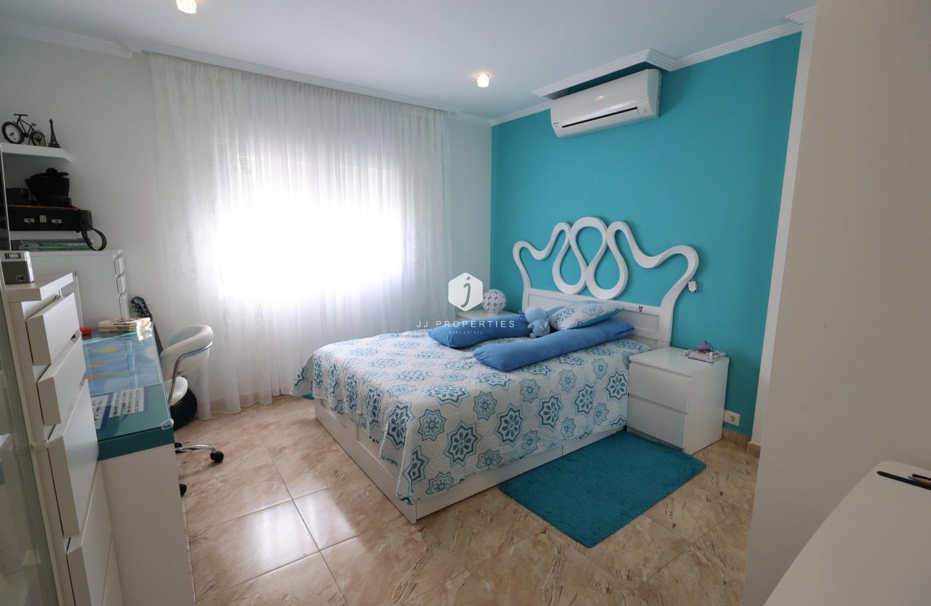 D'occasion - Villa -
Torrevieja - Costa Blanca