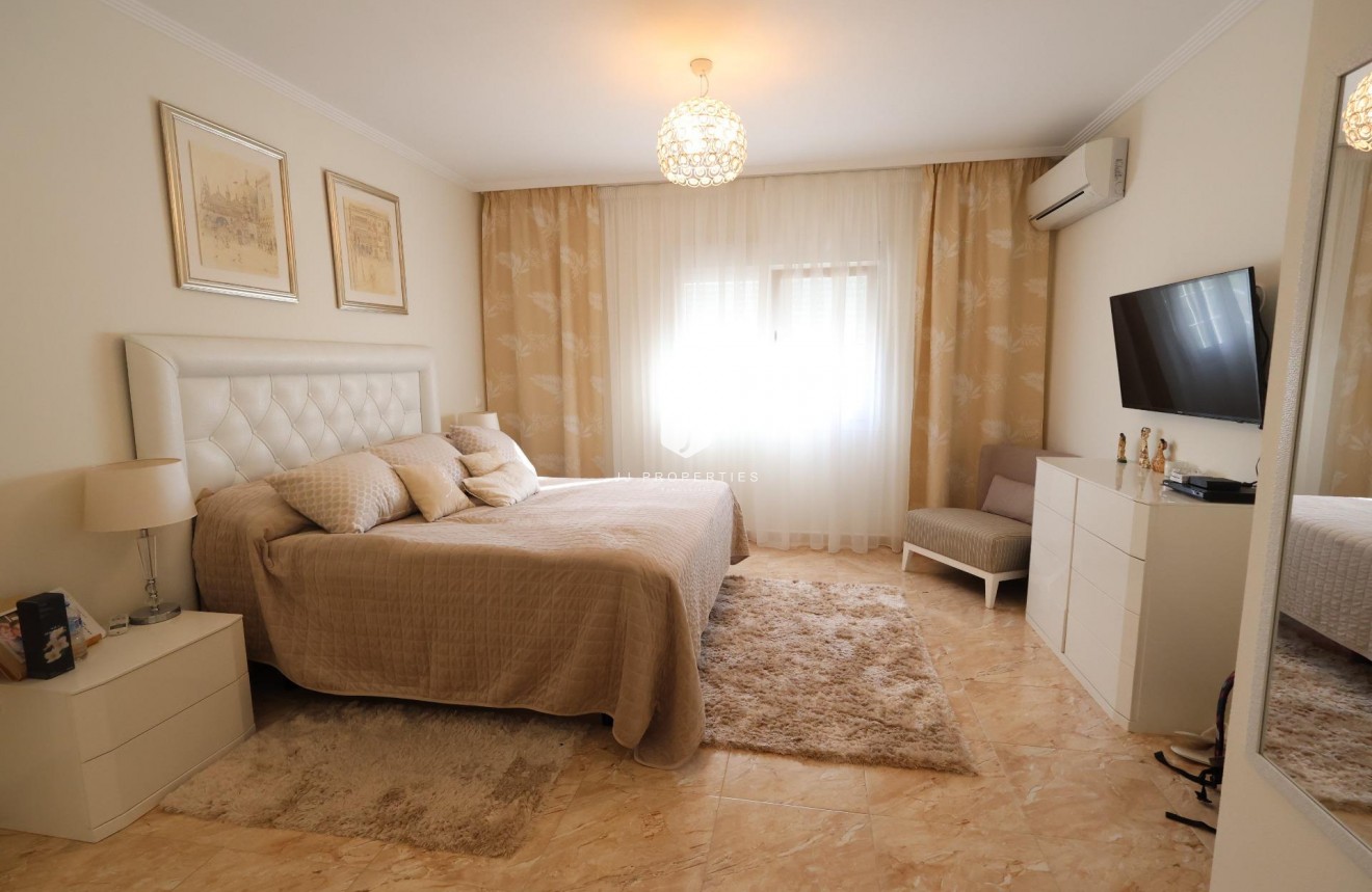 D'occasion - Villa -
Torrevieja - Costa Blanca