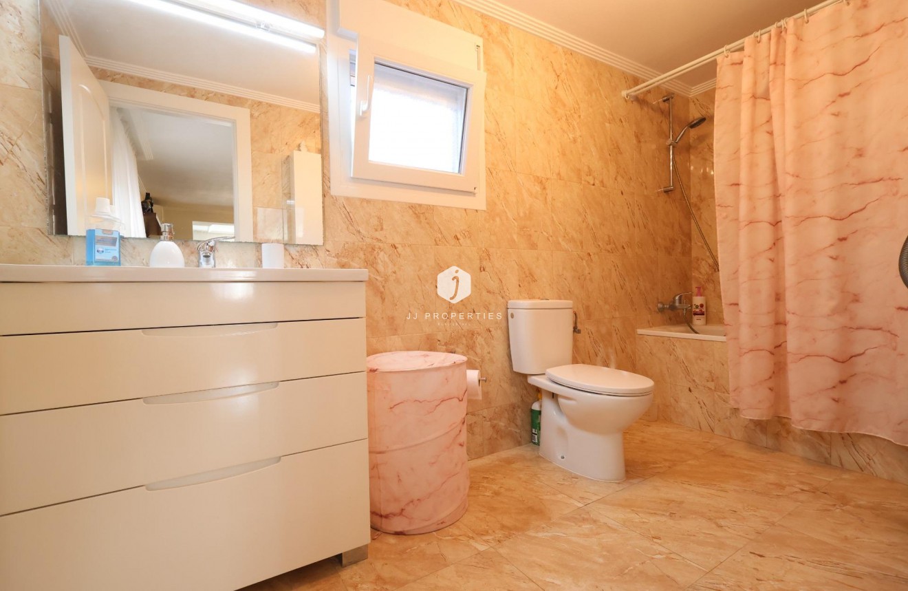 D'occasion - Villa -
Torrevieja - Costa Blanca