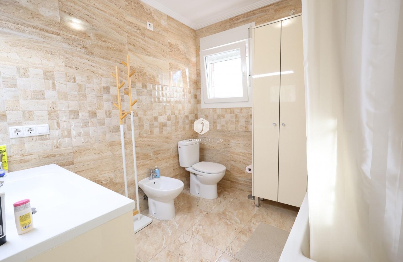 D'occasion - Villa -
Torrevieja - Costa Blanca