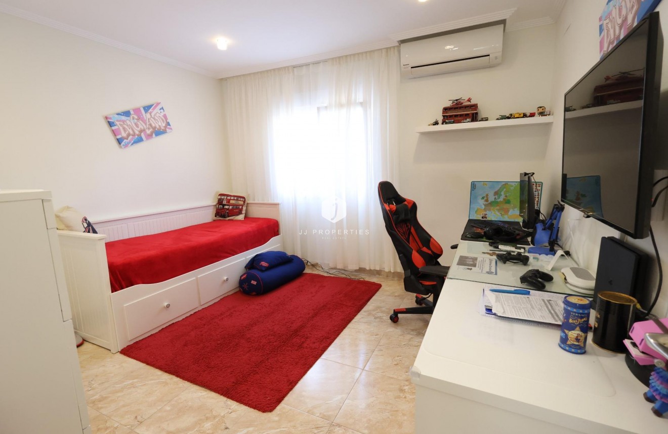 D'occasion - Villa -
Torrevieja - Costa Blanca