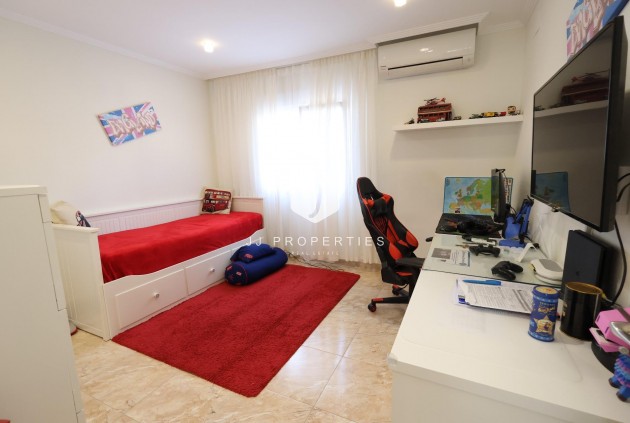 D'occasion - Villa -
Torrevieja - Costa Blanca