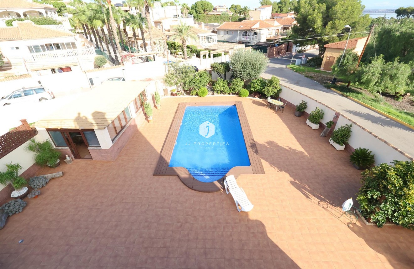 D'occasion - Villa -
Torrevieja - Costa Blanca