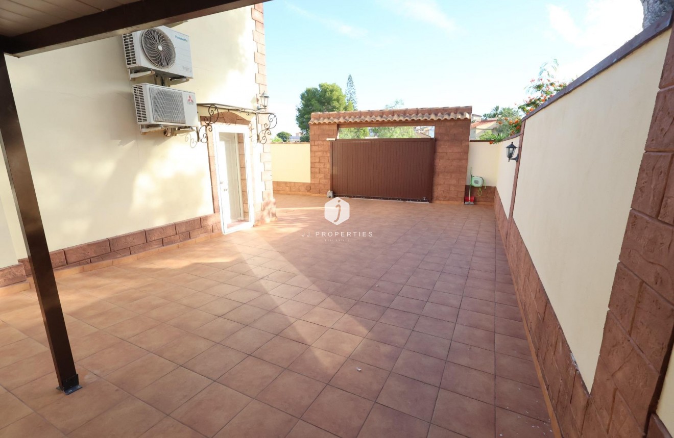 D'occasion - Villa -
Torrevieja - Costa Blanca