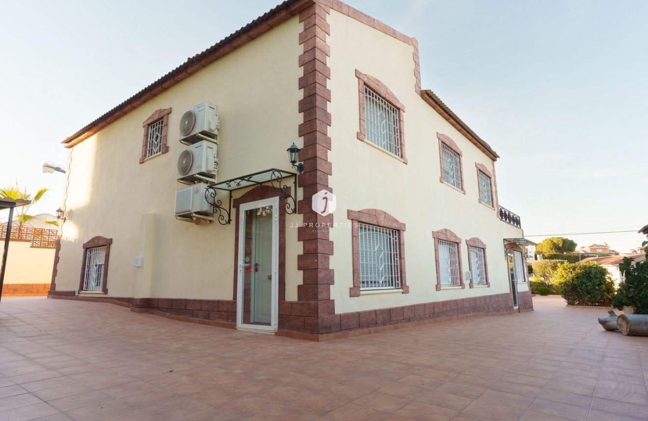 D'occasion - Villa -
Torrevieja - Los Balcones - Los Altos del Edén