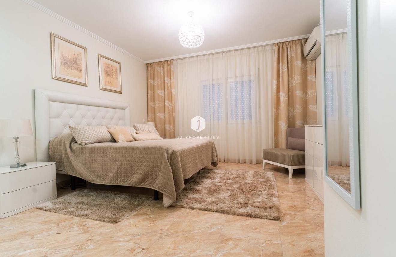 D'occasion - Villa -
Torrevieja - Los Balcones - Los Altos del Edén