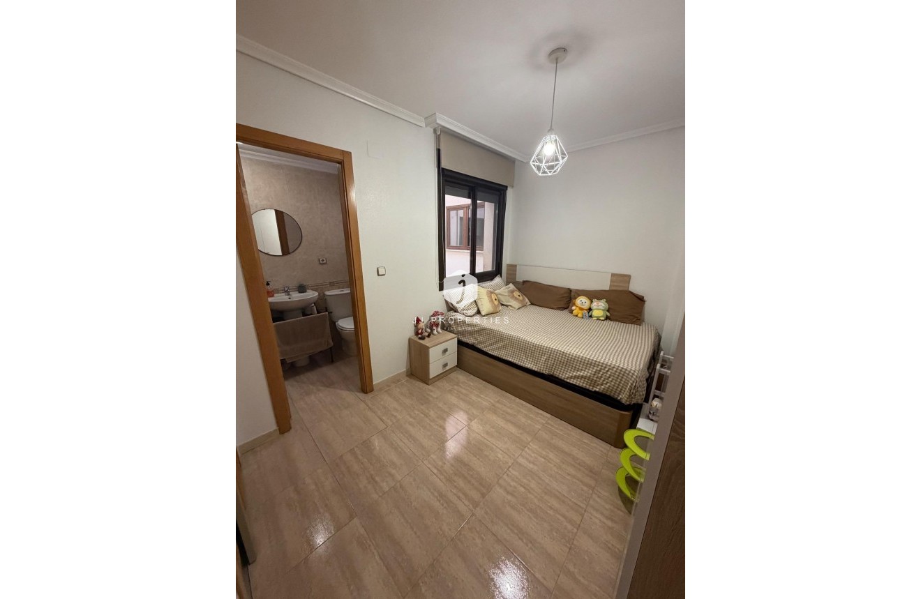 Segunda mano - Apartamento / piso -
Torrevieja - Centro