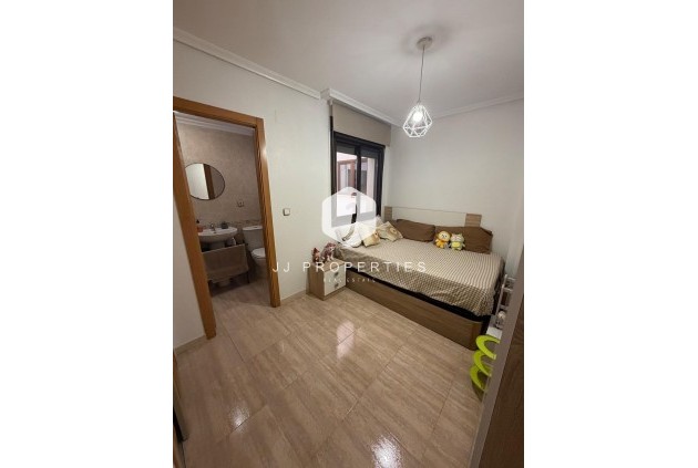 Segunda mano - Apartamento / piso -
Torrevieja - Centro