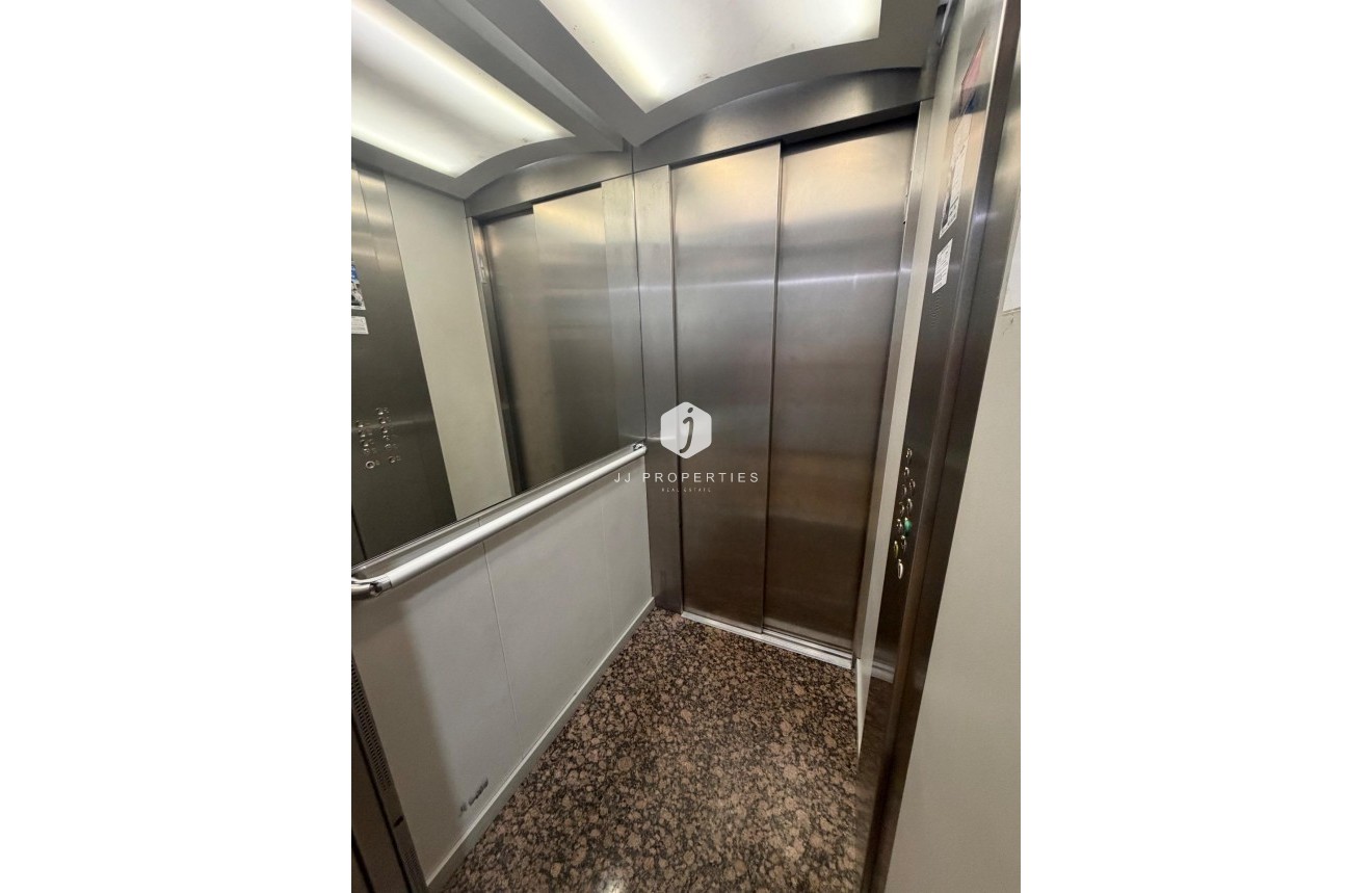 Segunda mano - Apartamento / piso -
Torrevieja - Centro