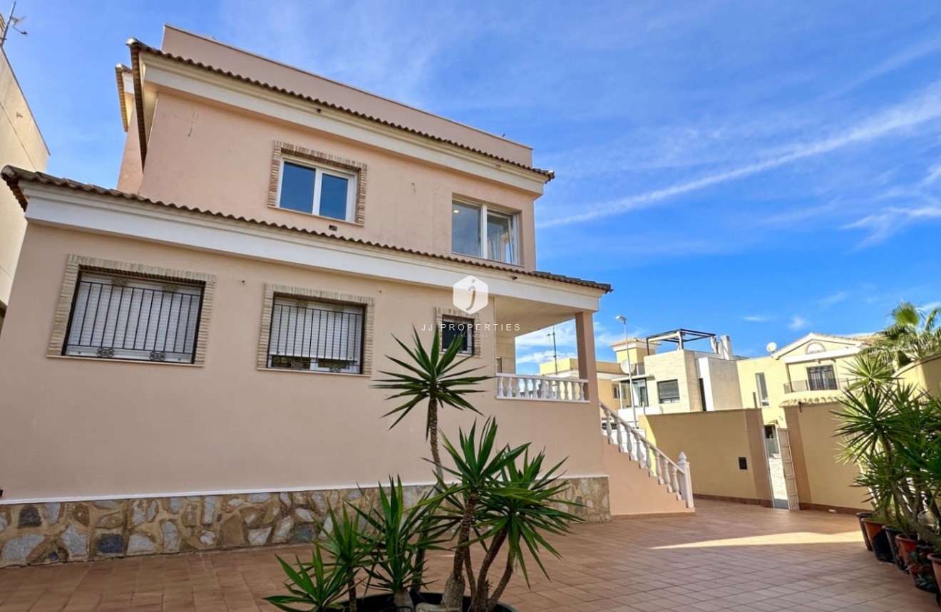 D'occasion - Villa -
Orihuela Costa - Costa Blanca