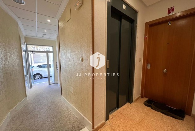 Segunda mano - Apartamento / piso -
Torrevieja - CENTRO CASCO URBANO