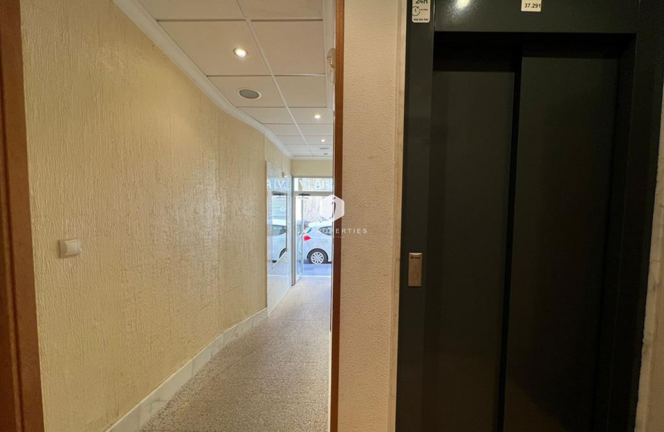 Segunda mano - Apartamento / piso -
Torrevieja - CENTRO CASCO URBANO