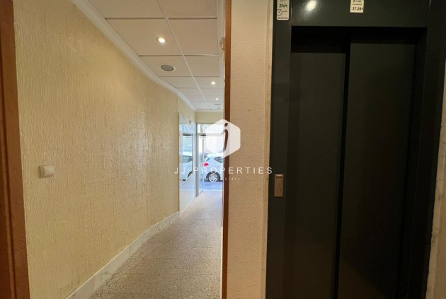 Segunda mano - Apartamento / piso -
Torrevieja - CENTRO CASCO URBANO