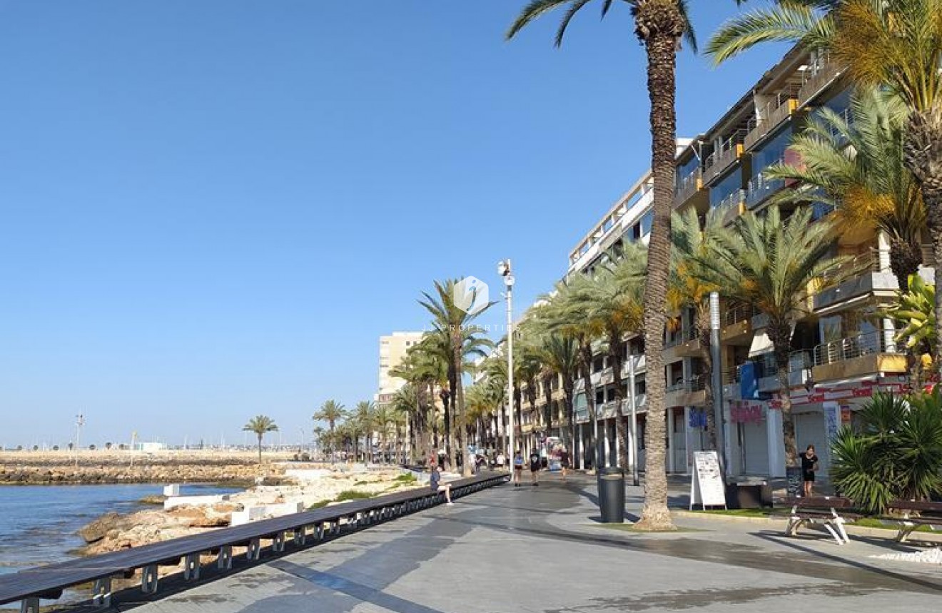 Segunda mano - Apartamento / piso -
Torrevieja - CENTRO CASCO URBANO