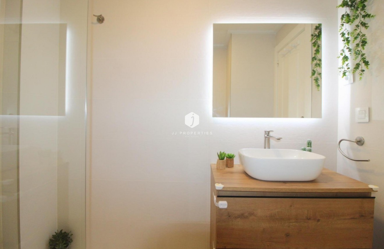 D'occasion - Appartement -
Torrevieja - Costa Blanca