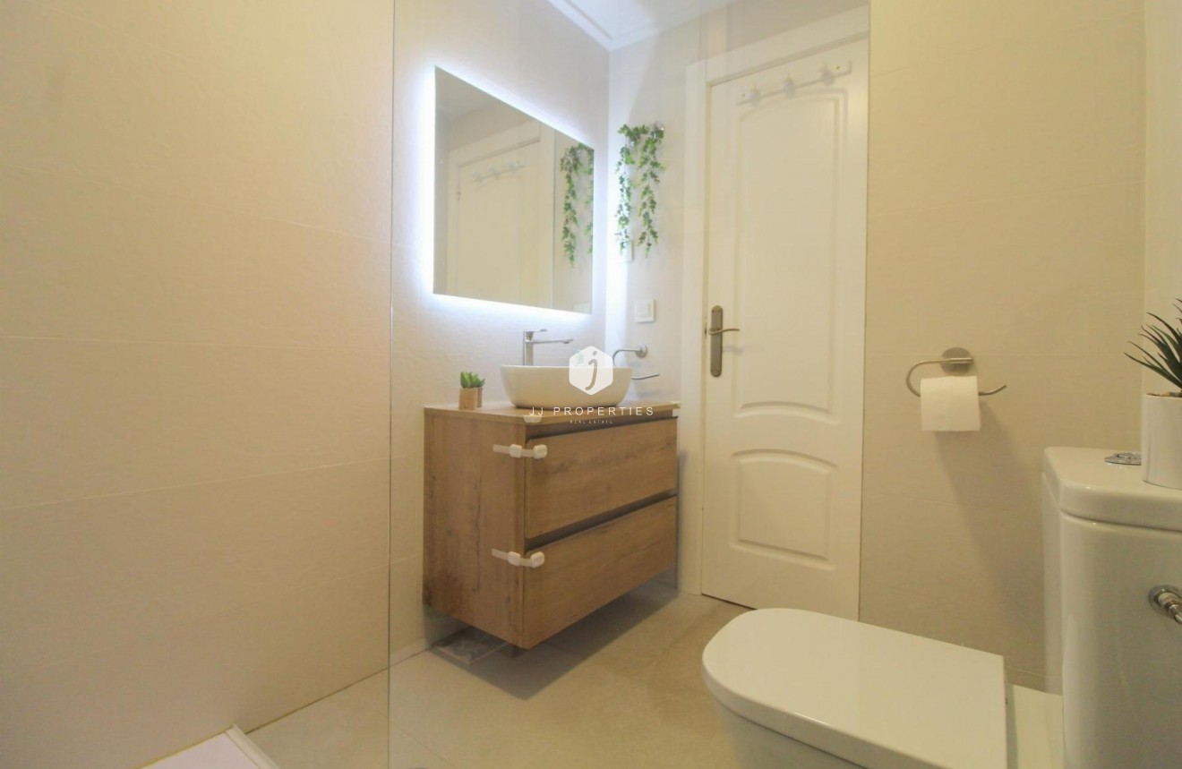 D'occasion - Appartement -
Torrevieja - Costa Blanca