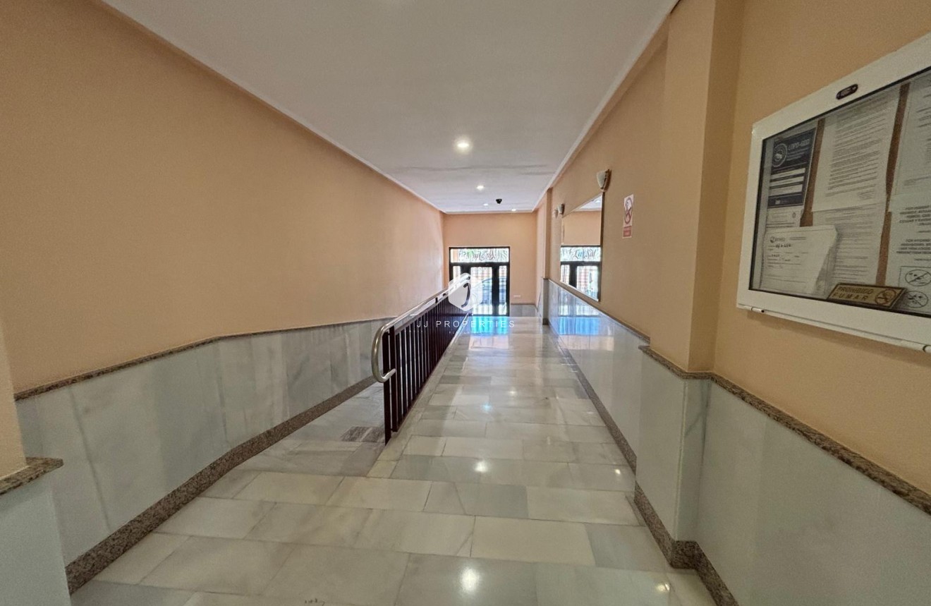 D'occasion - Appartement -
Torrevieja - Playa del Cura