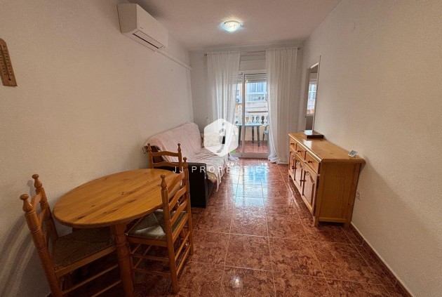 D'occasion - Appartement -
Torrevieja - Playa del Cura