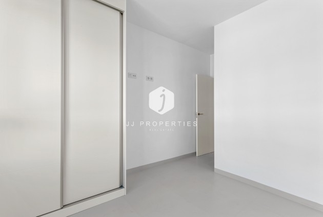 Z drugiej ręki - Mieszkanie w bloku -
San Miguel de Salinas - Inland