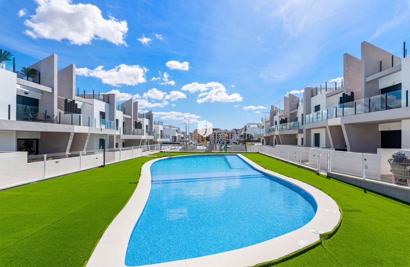 Z drugiej ręki - Mieszkanie w bloku -
San Miguel de Salinas - Inland