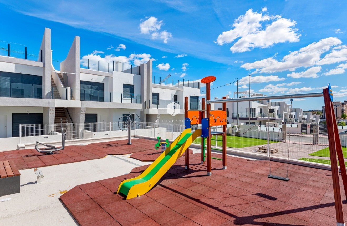 Z drugiej ręki - Mieszkanie w bloku -
San Miguel de Salinas - Inland