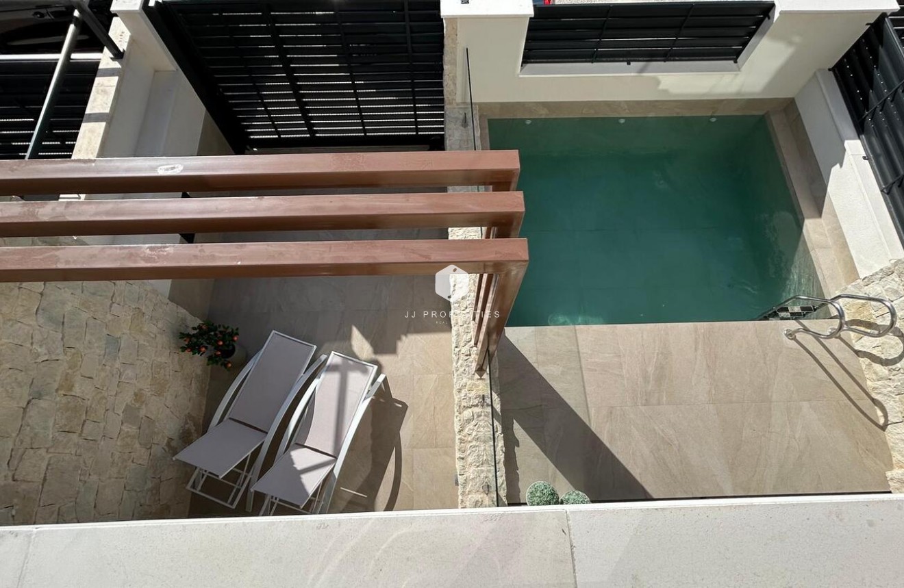 Z drugiej ręki - Szalet -
Dolores - Costa Blanca