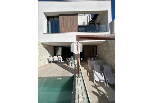 Z drugiej ręki - Szalet -
Dolores - Costa Blanca