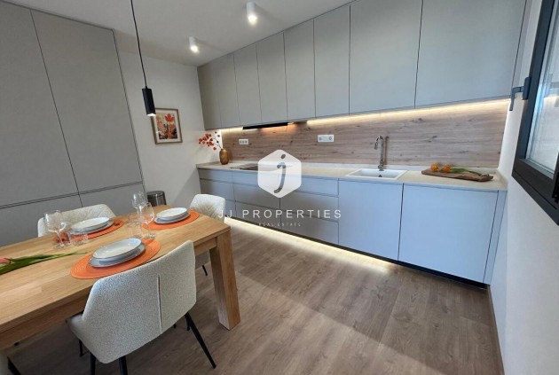 Z drugiej ręki - Szalet -
Dolores - Costa Blanca