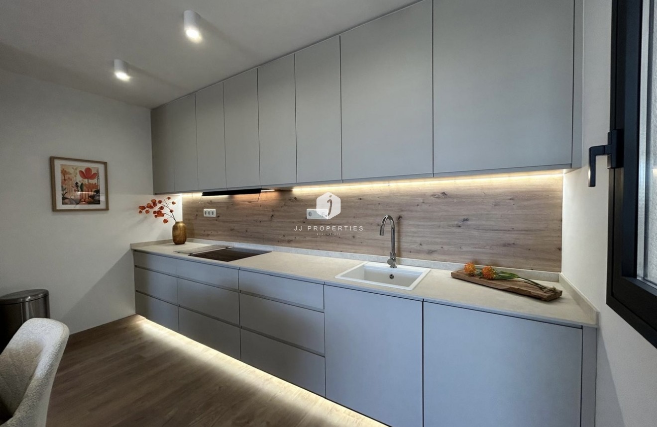 Z drugiej ręki - Szalet -
Dolores - Costa Blanca