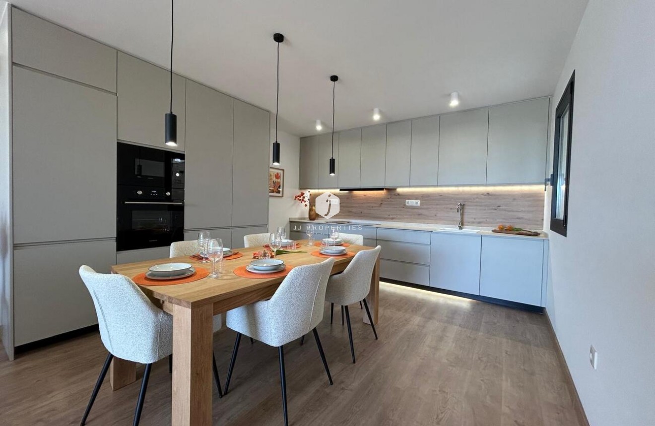 Z drugiej ręki - Szalet -
Dolores - Costa Blanca