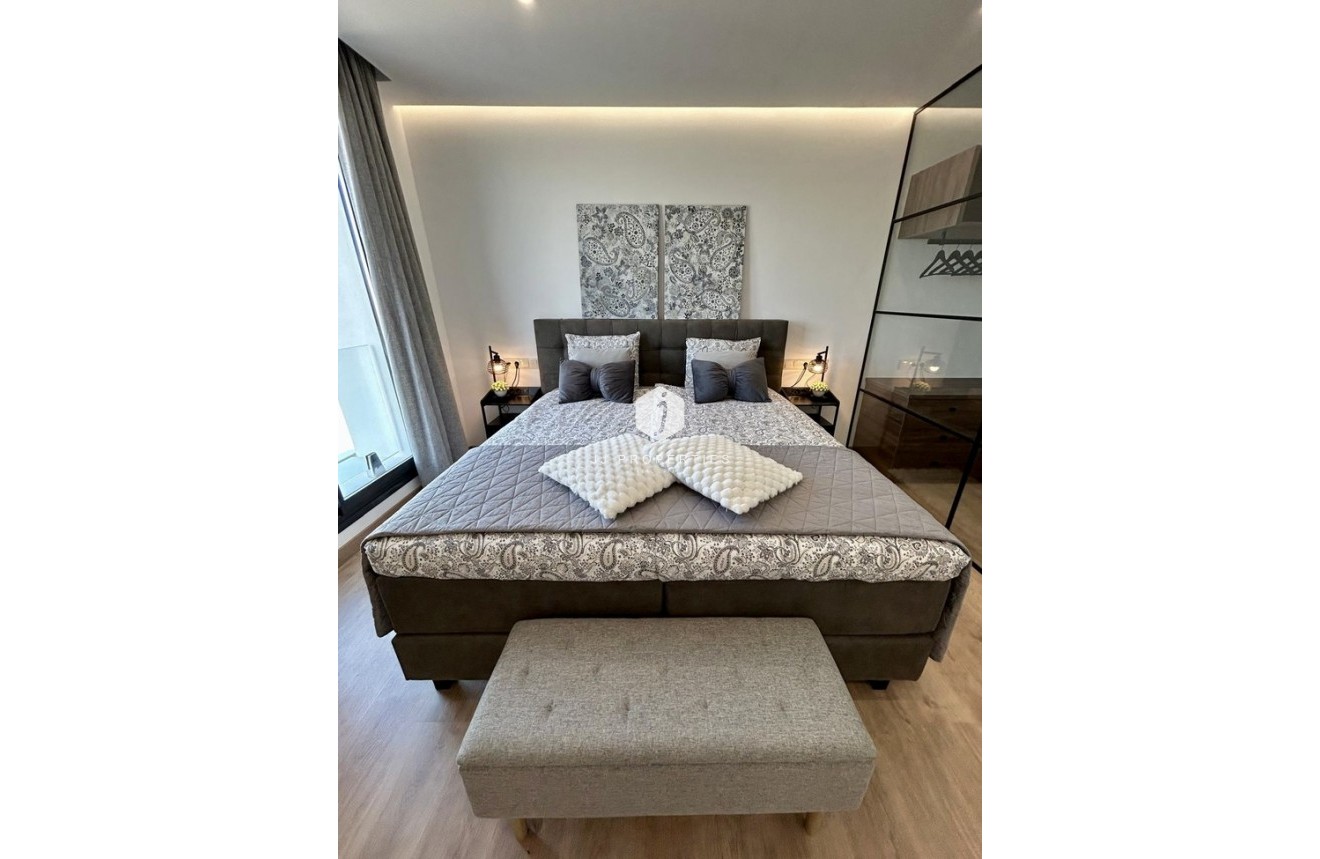 Z drugiej ręki - Szalet -
Dolores - Costa Blanca