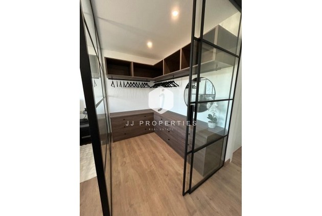 Z drugiej ręki - Szalet -
Dolores - Costa Blanca