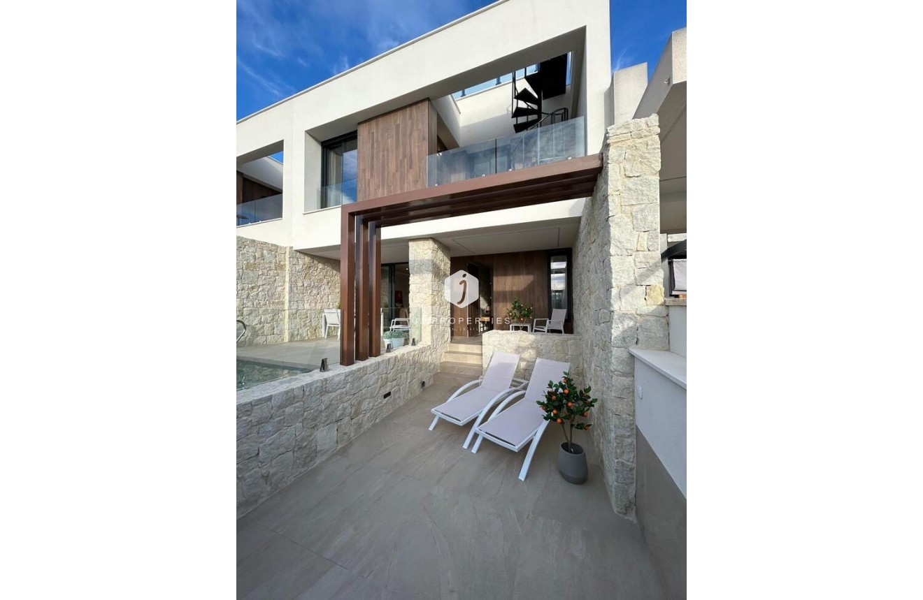 Z drugiej ręki - Szalet -
Dolores - Costa Blanca