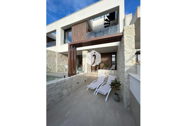 Z drugiej ręki - Szalet -
Dolores - Costa Blanca