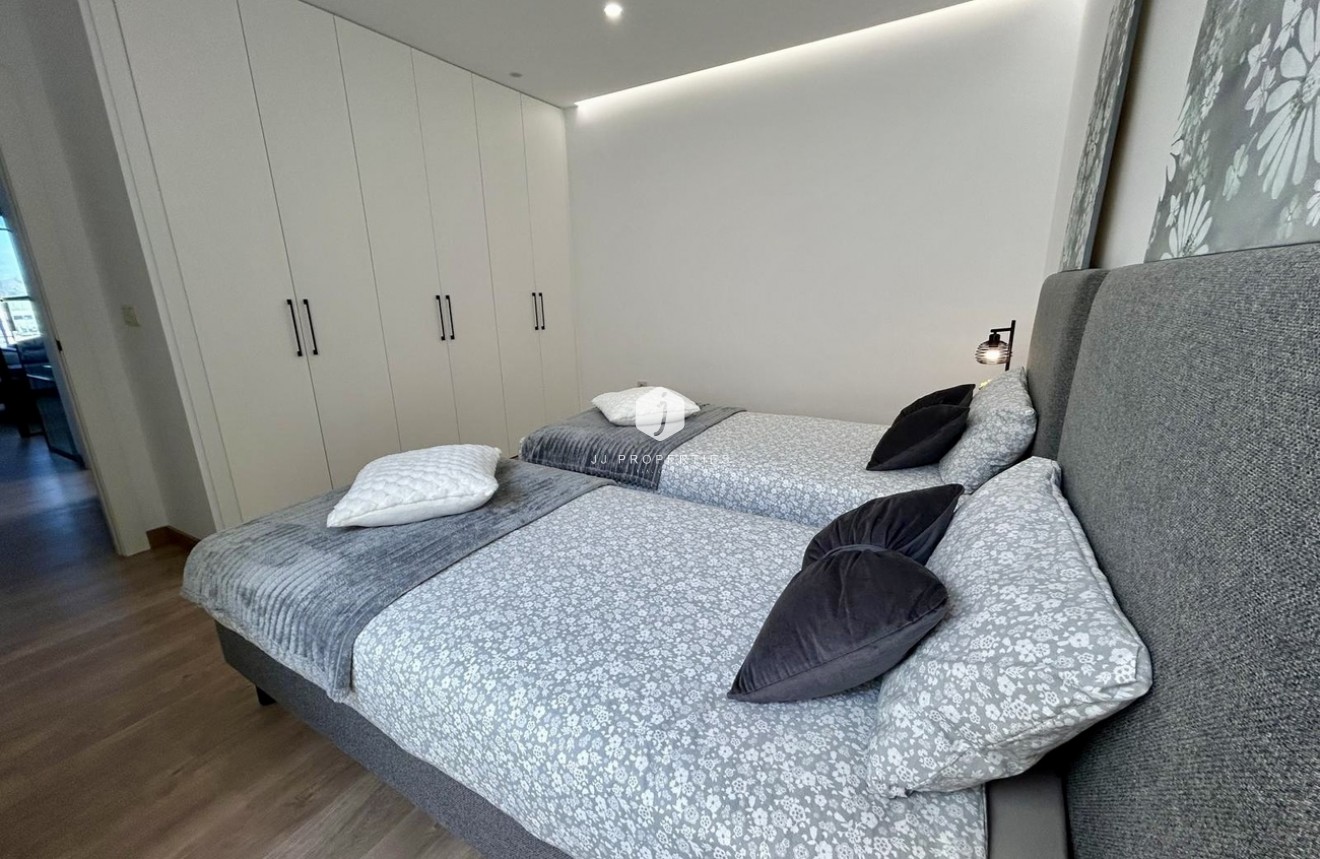 Z drugiej ręki - Szalet -
Dolores - Costa Blanca