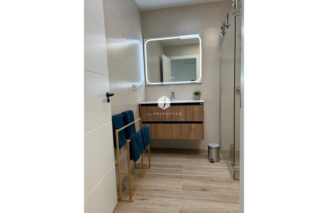 Z drugiej ręki - Szalet -
Dolores - Costa Blanca