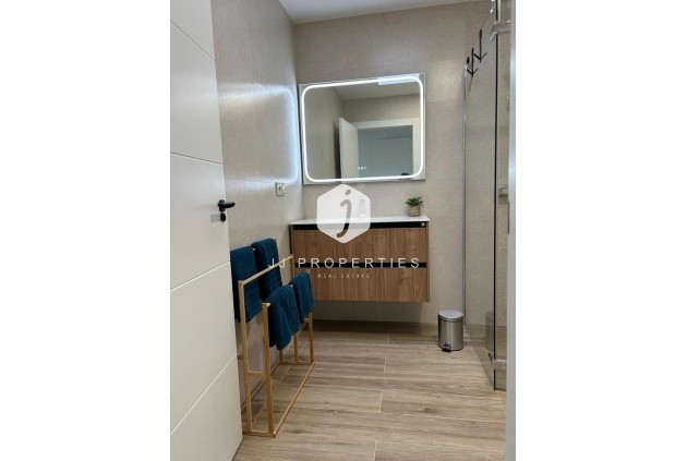 Z drugiej ręki - Szalet -
Dolores - Costa Blanca