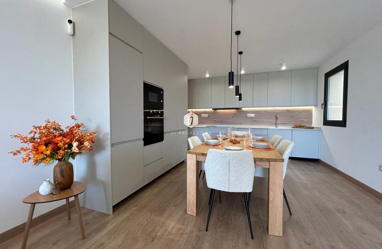 Z drugiej ręki - Szalet -
Dolores - Costa Blanca