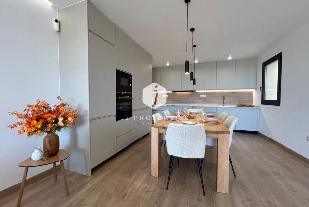 Z drugiej ręki - Szalet -
Dolores - Costa Blanca